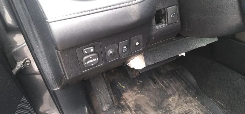 Toyota RAV4 cena 28000 przebieg: 305400, rok produkcji 2013 z Pilzno małe 277
